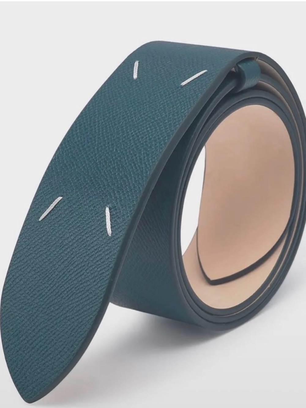 MAISON MARGIELA 
Grained Leather Four-Stitch Belt